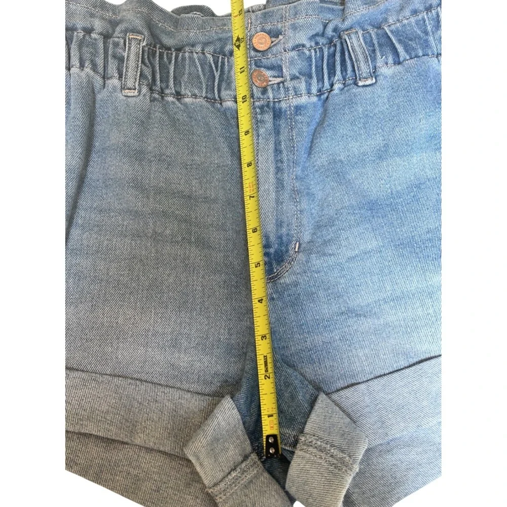 Hollister Ultra High-Rise Mom Shorts Light Wash Paperbag Waist Denim Size 9 W29